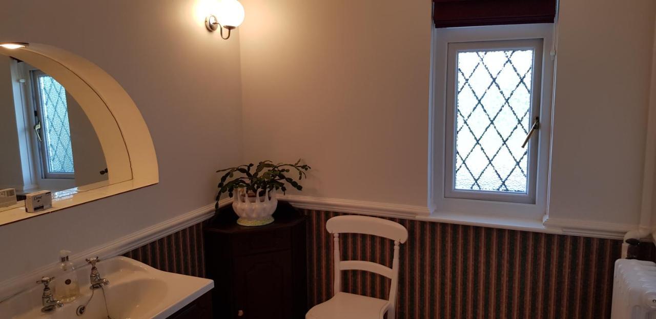 Bed and Breakfast Wychwood House Penally Exterior foto