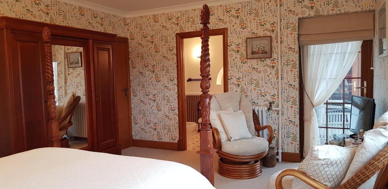 Bed and Breakfast Wychwood House Penally Exterior foto